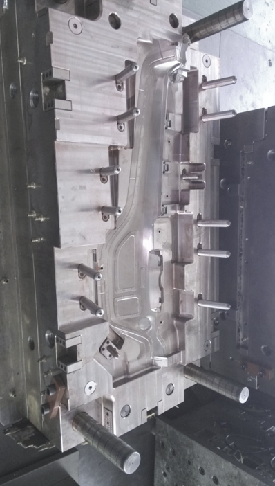 Nitrogen gas assist molding mold